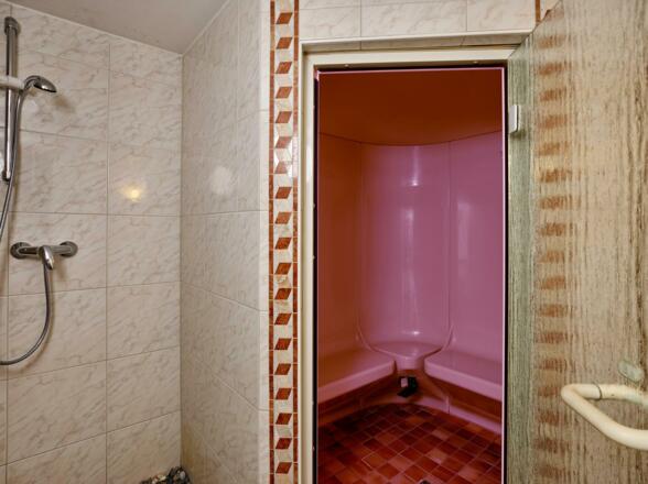 sauna006_bookingcom