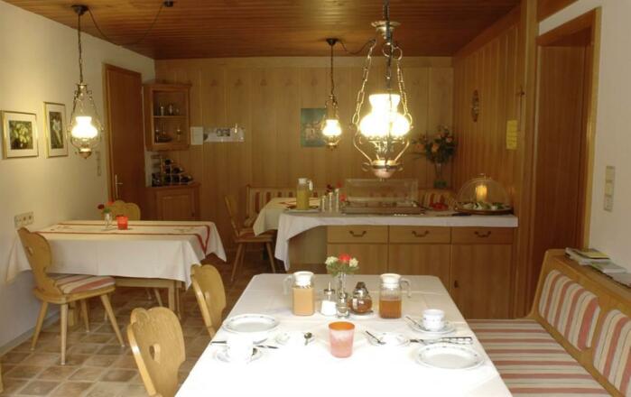 Frühstücksraum mit Buffet