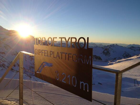 StubaierGletscher_Aussichtsplattform_TOPOFTYROL