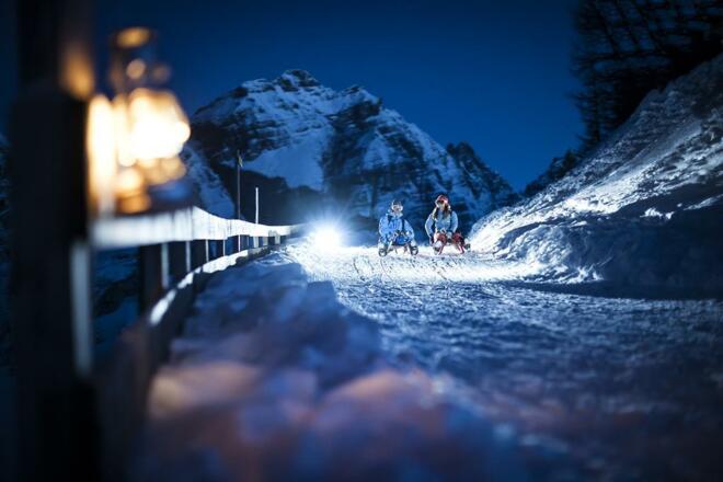 TVBStubaiTirol_AndreSchoenherr_Tobogganing_Night_0