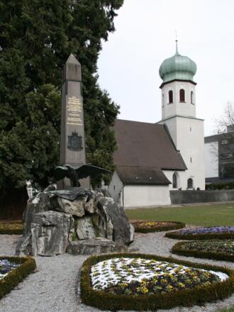Sankt Peterskirche und Friedhof