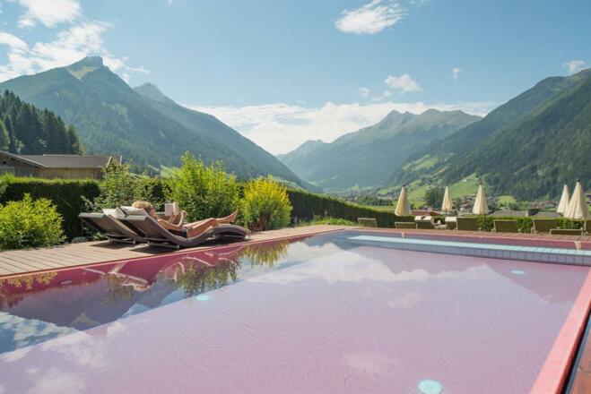 Infinity Pool Hotel Erika