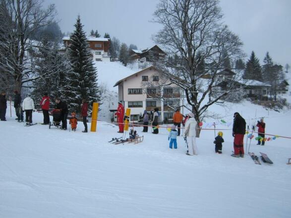 W9 Zwergerl- Rennen vorm Haus auf der Heubergpiste