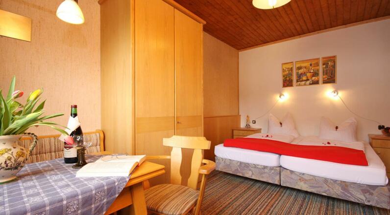 Kanzelwand_Wohn-Schlafraum