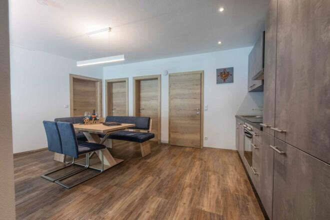 Esstisch für ausreichet Platz für vier Personen