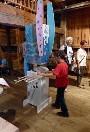 Bemaltes Holzobjekt aus Haselfichte von Alois Lindenbauer