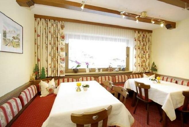 Frühstücksraum im Haus Cascada