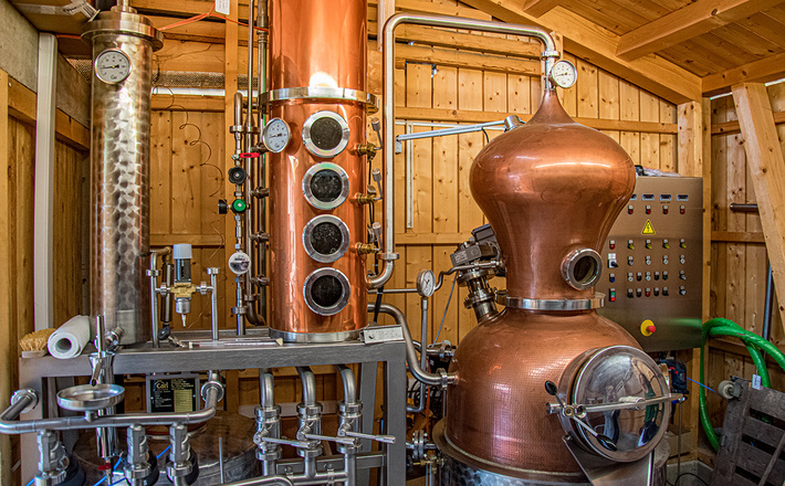 Die Destilliermaschine von Angelika Scheid.
