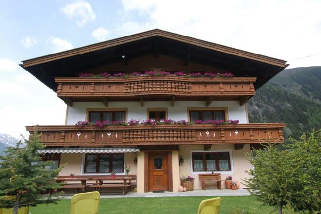 Hausansicht Sommer vorne