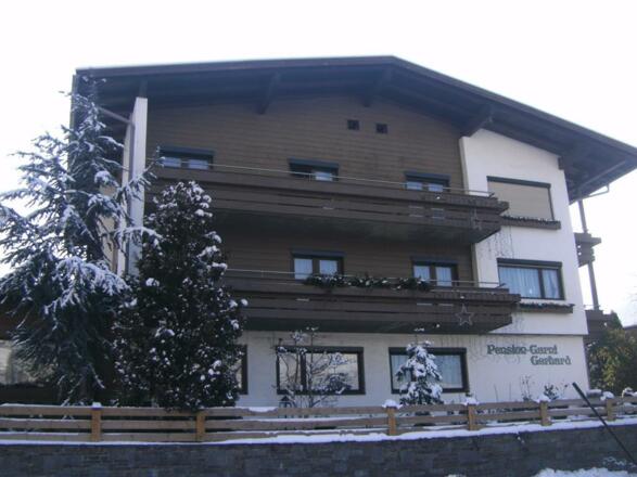 Hausanischt Winter vorne