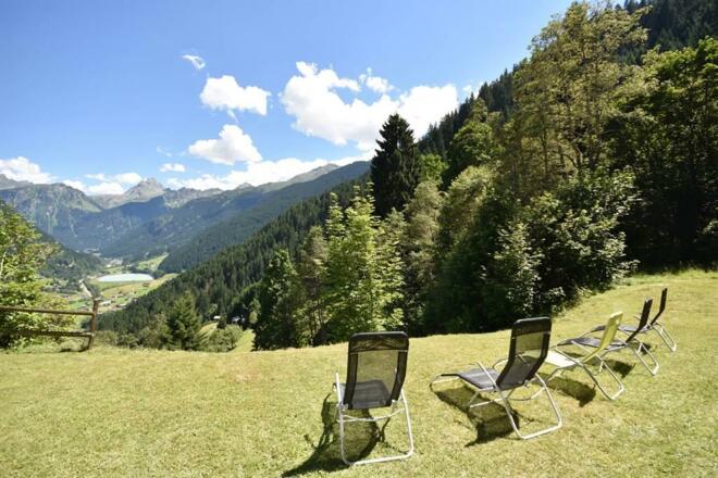 Garten mit Bergblick