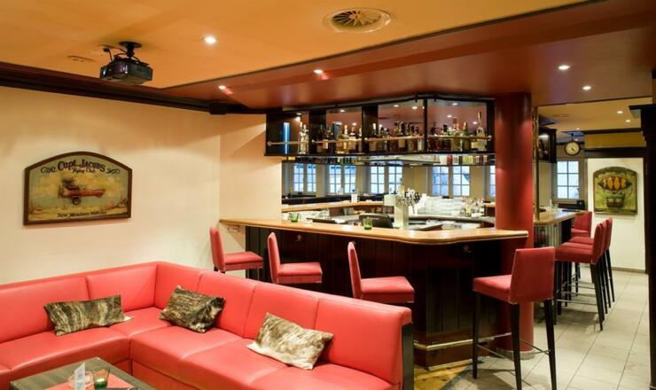 COCKTAILBAR & LOUNGE "PUB"