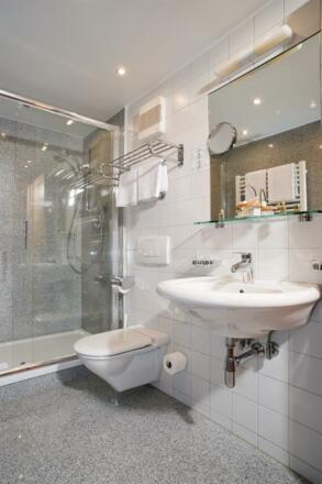 Doppelzimmer Deluxe Badezimmer
