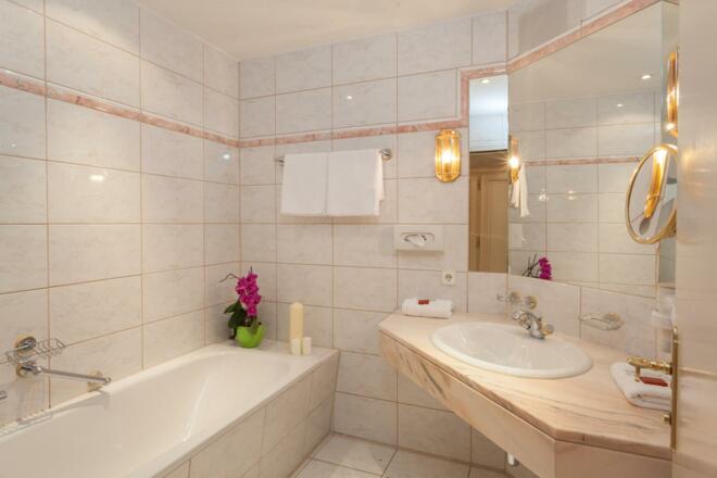 Bad Zimmer "ZUCKERHÜTL"