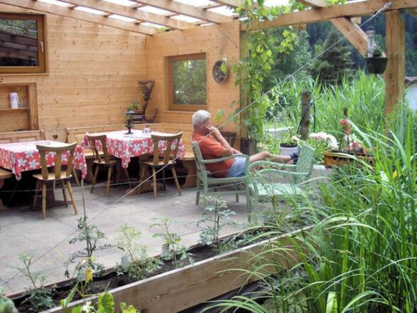 Gemütliche Gartenterrasse für gemütliche Stunden