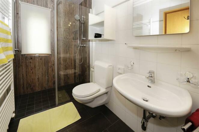 neue Dusche Apartment 4
