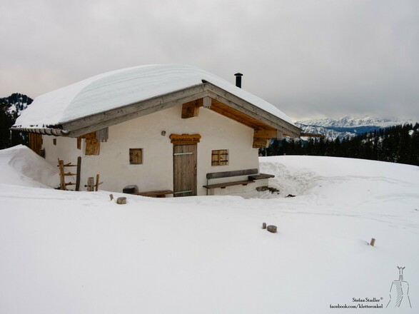 schon gut Schnee an der Bischofsfelln Alm