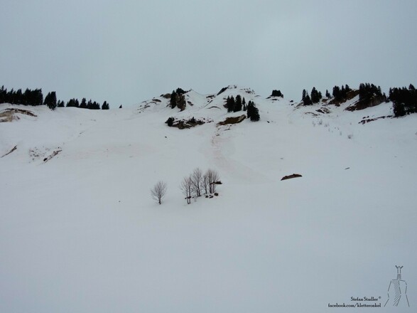 einige Grundlawinen am Hochgern Gipfelhang