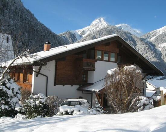 Hausansicht Winter