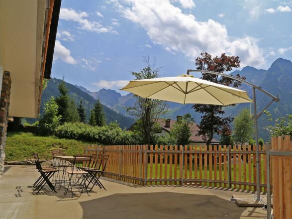 berghaus-anna-lisa-sommer-2015-terrasse-schirm-2