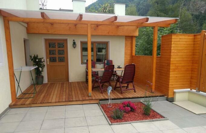 Eingangsbereich und Terrasse