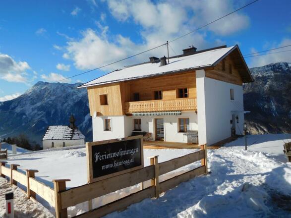 Hausansicht Winter Eingangsbereich