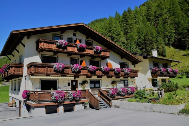 Haus Gstrein Sommer Ansicht