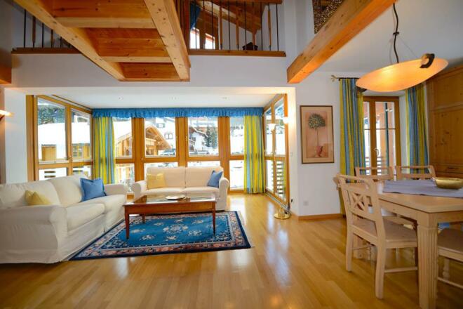 Grosszuegiger-Wohnbereich