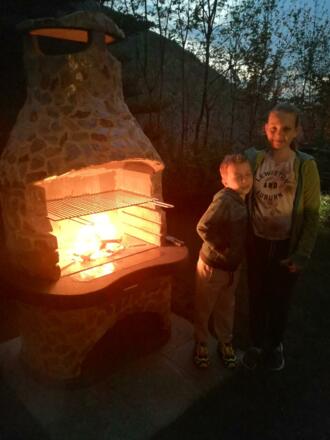 Grillen in der Dämmerung