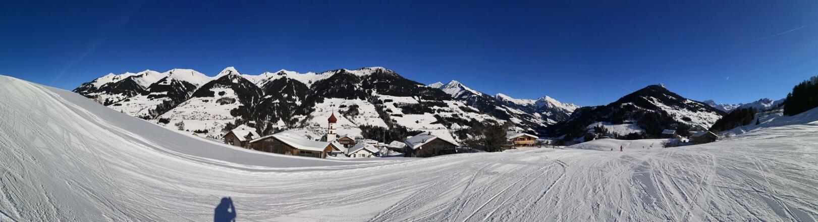 Panorama von der Schipiste in Raggal 1