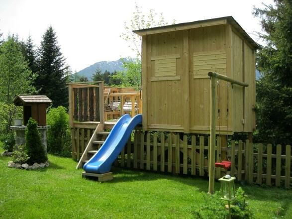 Baumhaus mit Terrasse