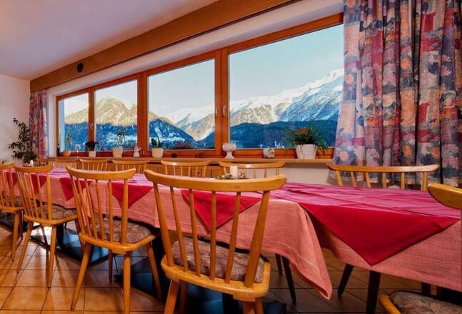 Gaststube im Alpengasthof Köfels