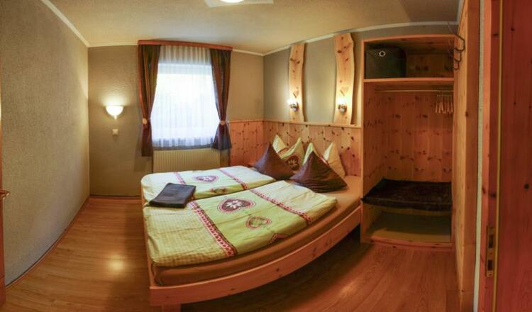 Schlafzimmer Nr. 2/  Wohnung Garten