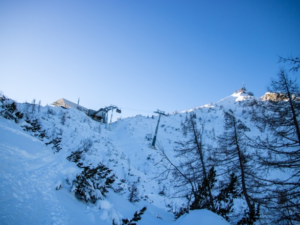 An den Anblick der neuen, riesigen Bergstation muss man sich erst noch gewühnen.