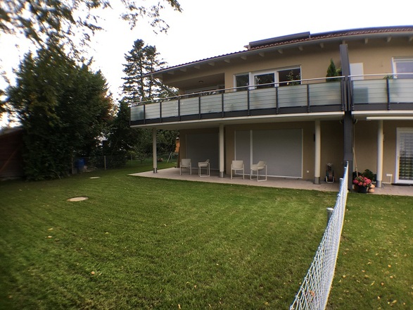 Hausansicht_mit_Garten