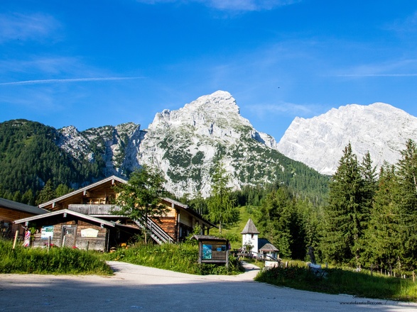 die Kühroint Alm befindet sich unter Watzmannfrau und Watzmann