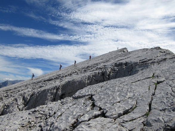 Bergsteigergruppe im Abstieg auf dem Normalweg