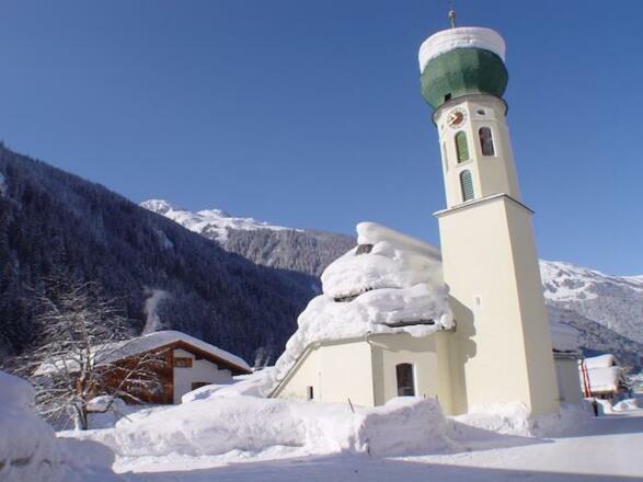 Blick auf Alpenhaus Silvretta
