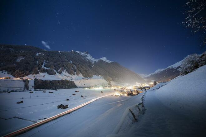 TVBStubaiTirol_AndreSchoenherr_Neustift_at_night_0