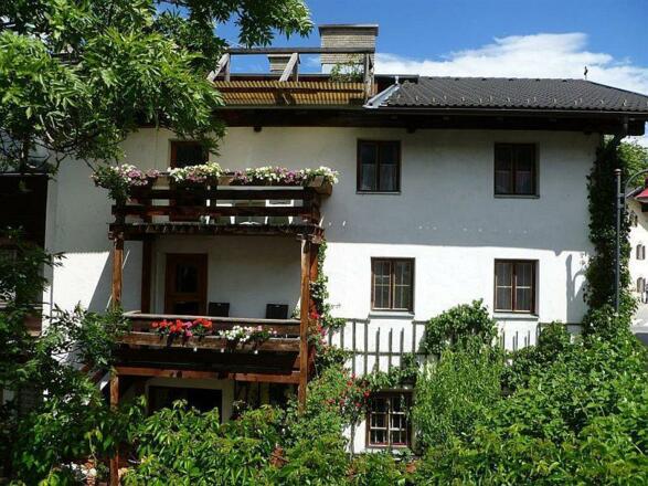 Haus Driendl Mieders Hausansicht seitlich Sommer