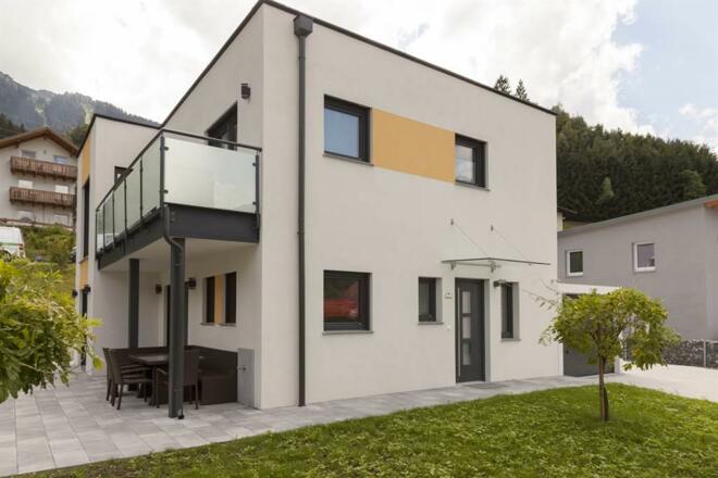 _Haus mit Balkon Richtung Osten