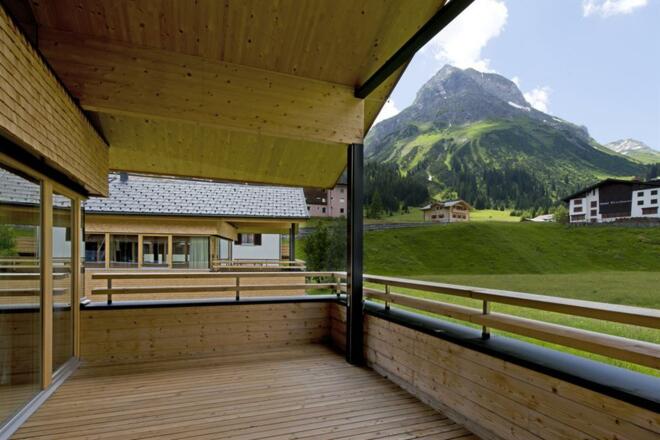 überdachte Sonnenterrasse