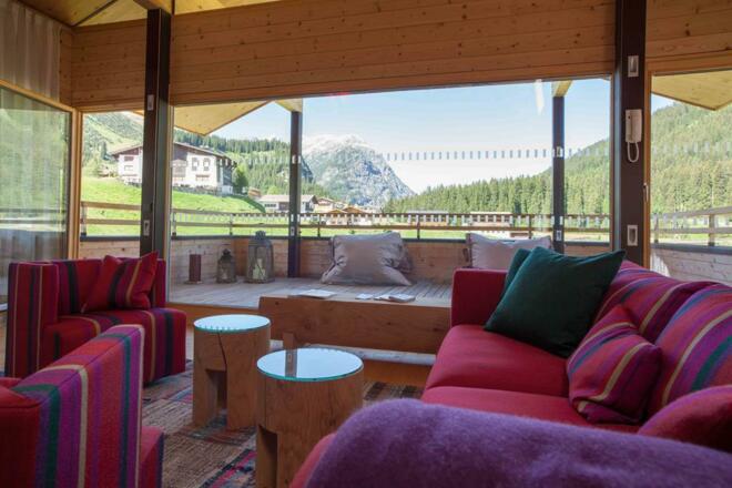 Salon mit Blick zur Terrasse