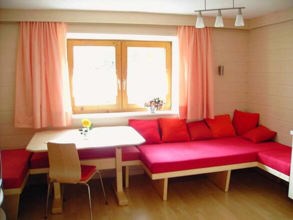 Couch und Essecke Parterre Wohnung