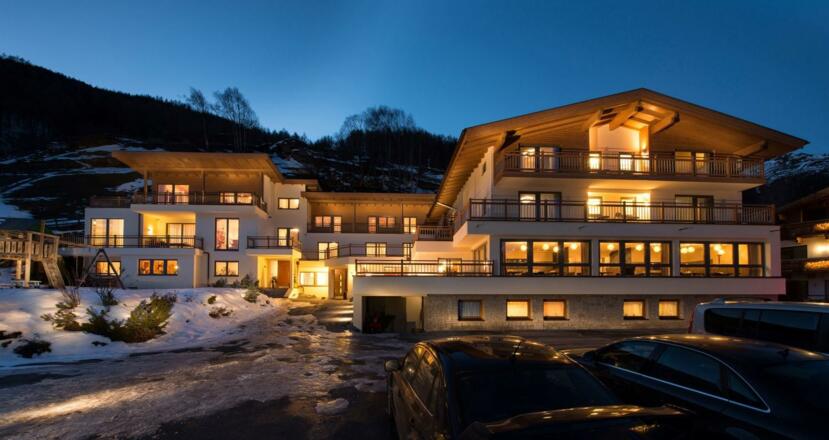 Grünerhof bei Nacht