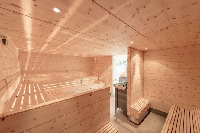 Zirbensauna mit automatischen Aufguss