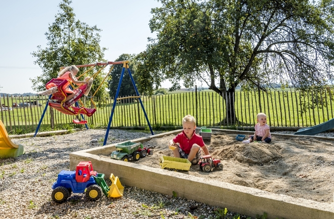 Die Kinder sind beschäftigt