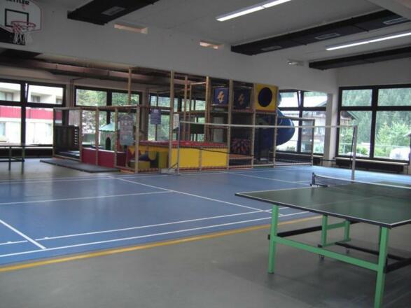 Sporthalle mit Kinderparadies