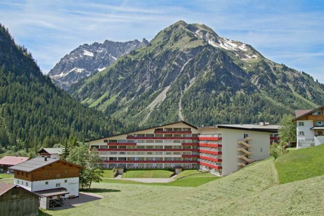 Aparthotel im Sommer