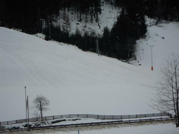 ÜBUNGSSCHILIFT IN HAUSNÄHE (NACHTSCHILAUF)